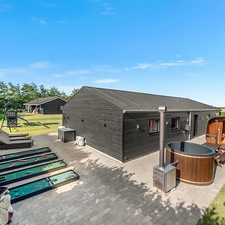 Lovely With Mini Golf Course, Sauna, Wilderness Bath And View Of The Fjord Nyaraló *