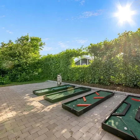Nyaraló Lovely With Mini Golf Course, Sauna, Wilderness Bath And View Of The Fjord Vinderup